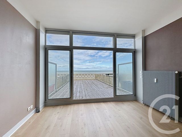 Appartement F1 à louer - 1 pièce - 39.01 m2 - BLONVILLE SUR MER - 14 - BASSE-NORMANDIE - Century 21 Bagot Immobilier
