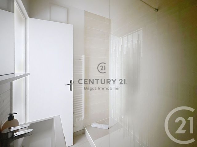 Appartement F2 à louer - 2 pièces - 28.0 m2 - BLONVILLE SUR MER - 14 - BASSE-NORMANDIE - Century 21 Bagot Immobilier