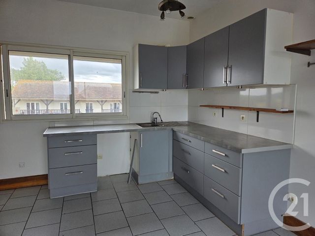 Appartement à vendre - 4 pièces - 98.0 m2 - BLONVILLE SUR MER - 14 - BASSE-NORMANDIE - Century 21 Bagot Immobilier