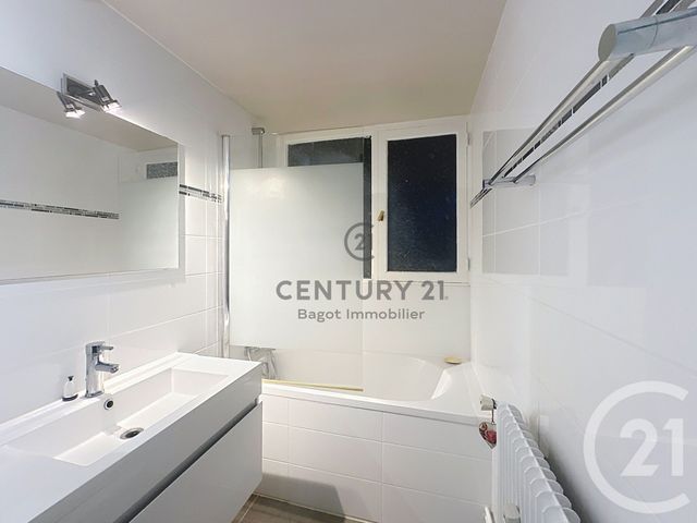 Appartement à louer - 5 pièces - 70.0 m2 - TOURGEVILLE - 14 - BASSE-NORMANDIE - Century 21 Bagot Immobilier