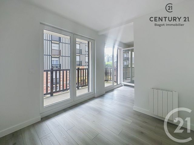 Appartement F3 à louer - 3 pièces - 47.73 m2 - DEAUVILLE - 14 - BASSE-NORMANDIE - Century 21 Bagot Immobilier