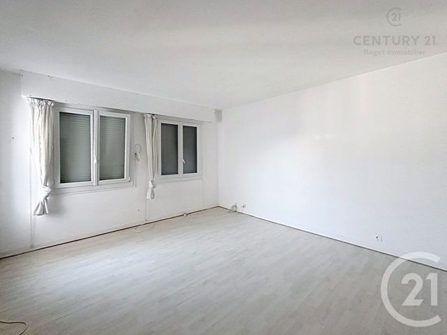 Appartement F1 à louer - 1 pièce - 30.0 m2 - BLONVILLE SUR MER - 14 - BASSE-NORMANDIE - Century 21 Bagot Immobilier